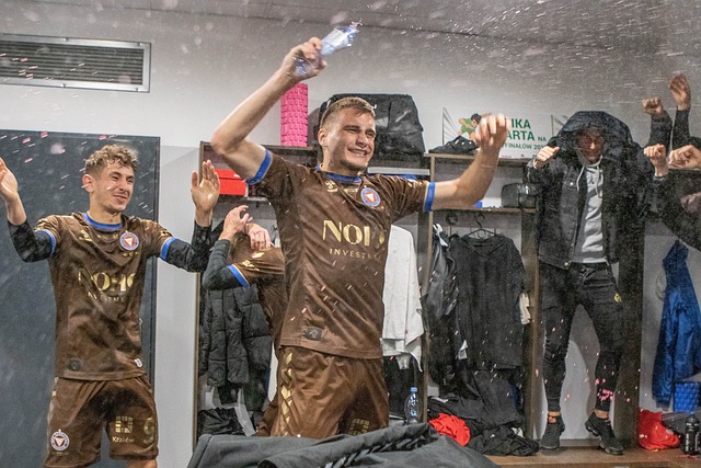 中国男足困 中国男足困